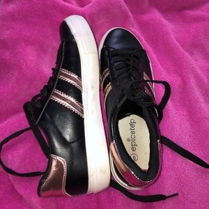 ‼️Size 6 women’s shoe‼️